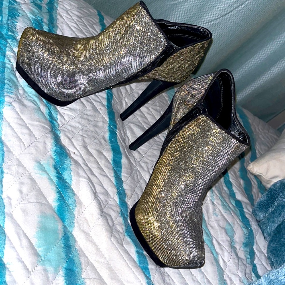 Gianni Bini platform booties